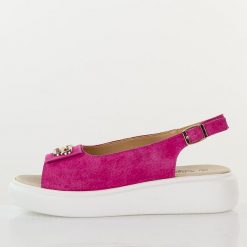 Fuksja skórzane sandały damskie S.Barski 601. Czerwone sandały damskie S.BARSKI, z aplikacjami, z jeansu, bez obcasa, na platformie, bez zapięcia. Za 219.00 zł.