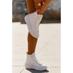 Wysokie Trampki Damskie Lee Cooper LCW-25-31-3461L Białe. Białe trampki damskie bez wzorów, bez zapięcia. Za 270.13 zł.