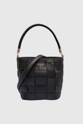 GUESS Czarna torebka damska Maylee Bucket. Czarne torebki klasyczne damskie Guess, ze skóry ekologicznej, bez dodatków. W wyprzedaży za 489.99 zł.