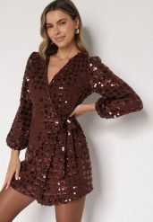 Brązowa Kopertowa Sukienka z Wiązaniem Zdobiona Cekinami Wedelessa. Brązowe sukienki damskie Born2be, z aplikacjami, z poliesteru, klasyczne, bez ramiączek. Za 179.99 zł.