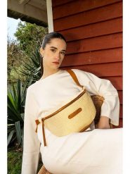 Maison héritage PARIS Skórzana saszetka w kolorze beżowo-jasnobrązowym - 35 x 18 x 13 cm rozmiar: onesize. Brązowe nerki i saszetki damskie maison héritage PARIS, bez wzorów, z materiału. Za 260.99 zł.