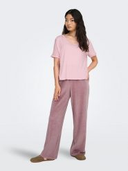 JDY Koszulka "Sissy" w kolorze jasnoróżowym rozmiar: S. Różowe bluzki damskie JDY, s, bez wzorów, z wiskozy, bez kołnierzyka, bez ramiączek. Za 52.92 zł.