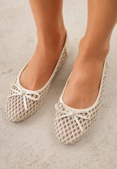 Jasnobeżowe Siateczkowe Balerinki z Plecioną Cholewką z Kokardką Lilinrelle. Brązowe balerinki damskie Born2be, bez wzorów, z jeansu. Za 69.99 zł.
