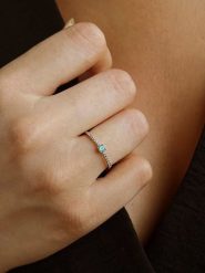 OR Carats Złoty pierścionek z diamentem i kamieniem szlachetnym rozmiar: 52. Szare pierścionki damskie OR Carats, z diamentem, złote. Za 459.04 zł.