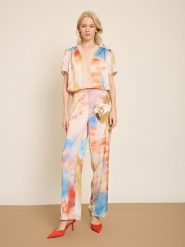 BGN Spodnie ze wzorem rozmiar: 34. Spodnie materiałowe damskie BGN, bez wzorów, z materiału. Za 121.99 zł.