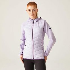 Kurtka turystyczna damska Regatta Andreson hybrydowa. Fioletowe kurtki damskie Regatta, bez wzorów, z puchu, bez kaptura. Za 189.99 zł.