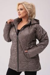 Pikowana jesienna oliwkowa kurtka Martyna z kapturem PLUS SIZE XXL JESIEŃ. Zielone kurtki damskie Moda Size Plus Iwanek, na jesień, plus size, bez wzorów, z poliesteru, z kapturem. W wyprzedaży za 199.90 zł.