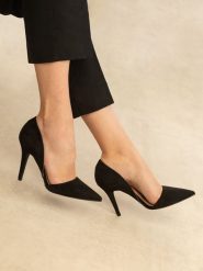 Bellucci Czółenka w kolorze czarnym rozmiar: 41. Czarne czółenka damskie Bellucci, bez wzorów, bez obcasa, na szpilce. Za 126.99 zł.