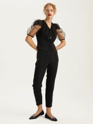 BGN Bluzka w kolorze czarnym rozmiar: 38. Czarne bluzki damskie BGN, bez wzorów, z tiulu, bez kołnierzyka, bez ramiączek. Za 121.99 zł.