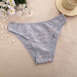 Figi z elastycznym pasem z wysokiej jakości materiałów Maare. Czarne figi Intica, bez wzorów, z bawełny. Za 49.00 zł.