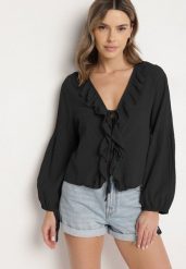 Czarna Bawełniana Bluzka z Wiązaniem Zdobiona Falbankami Idinlla. Czarne bluzki damskie Born2be, m, z aplikacjami, z bawełny, eleganckie, bez kołnierzyka, bez ramiączek. Za 99.99 zł.
