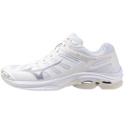 Adidasy Mizuno Wave Voltage 2, Kobiety. Białe obuwie sportowe damskie Mizuno, z syntetyku, bez zapięcia, na fitness i siłownię, mizuno wave. W wyprzedaży za 454.70 zł.