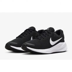 Buty Damskie Sportowe Nike W Revolution 7. Białe obuwie sportowe treningowe Nike, do biegania. Za 228.80 zł.