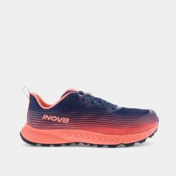 Buty do biegania damskie Inov-8 TrailFly Speed Wide. Brązowe obuwie sportowe damskie Inov-8, bez zapięcia, do biegania. Za 445.99 zł.