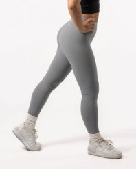 Damskie legginsy 7/8 na jogę i pilates, bez przedniego szwu – szary łupkowy. Szare legginsy damskie AESTHETIC WOLF, s, bez wzorów, z dzianiny. Za 149.99 zł.