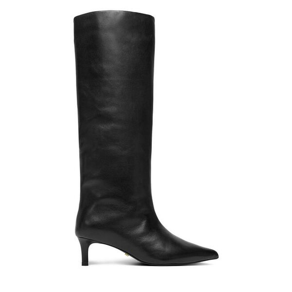 Kozaki GINO ROSSI. Czarne kozaki damskie Gino Rossi, bez obcasa, na szpilce, bez zapięcia. Za 599.99 zł.