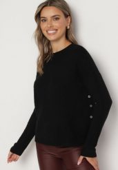 Czarny Sweter z Ozdobnymi Guzikami i Cyrkoniami Rerilina. Czarne swetry klasyczne damskie Born2be, uniwersalny, z jeansu, bez kołnierzyka. Za 74.99 zł.