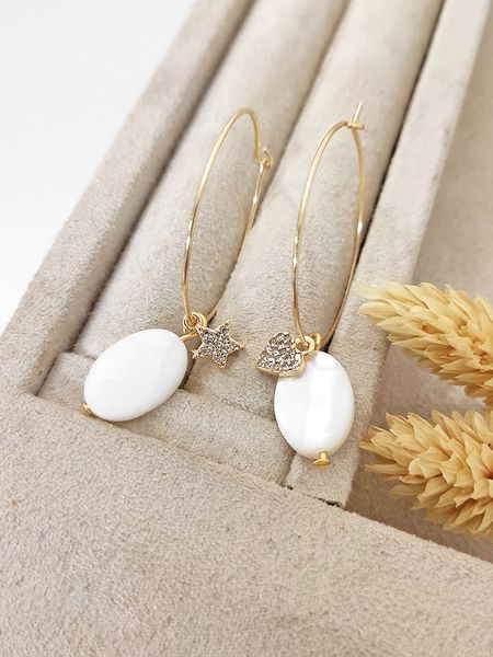 Luja Bijoux Pozłacane kolczyki-kreole z masą perłową i cyrkoniami rozmiar: onesize. Białe kolczyki damskie Luja Bijoux, z cyrkonią, pozłacane. Za 48.16 zł.