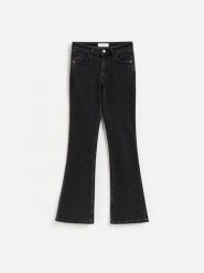 Jeansy flare - czarny. Czarne jeansy damskie Reserved. Za 129.99 zł.