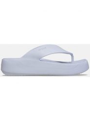 Crocs Japonki "Getaway" w kolorze błękitnym rozmiar: 36/37. Niebieskie klapki damskie Crocs, bez wzorów, z tworzywa sztucznego, bez obcasa, na platformie, bez zapięcia. Za 136.13 zł.