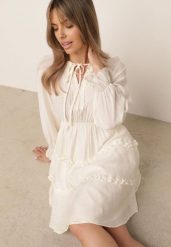 Beżowa Wiskozowa Sukienka na Lato w Stylu Boho z Falbankami i Wiązaniem Barpea. Brązowe sukienki damskie Born2be, bez wzorów, z poliesteru, boho, bez ramiączek. Za 149.99 zł.