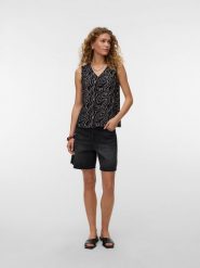 Vero Moda Bluzka w kolorze czarnym rozmiar: L. Czarne bluzki damskie Vero Moda, l, bez wzorów, z wiskozy, bez kołnierzyka, bez ramiączek. Za 65.69 zł.