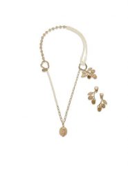 Weekend Max Mara Zestaw naszyjnik i kolczyki 2615751104650 Złoty. Żółte naszyjniki damskie Weekend Max Mara, metalowe. Za 829.99 zł.