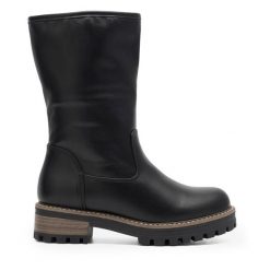 Botki Clara Barson. Czarne botki damskie Clara Barson, bez obcasa, na płaskiej podeszwie, bez zapięcia. Za 169.99 zł.