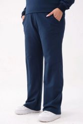 Długie granatowe dresowe spodnie Nadia PLUS SIZE XXL. Spodnie dresowe damskie Moda Size Plus Iwanek, plus size, bez wzorów, z bawełny. Za 189.90 zł.