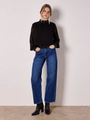 Apricot Bluzka w kolorze czarnym rozmiar: XS. Czarne bluzki damskie Apricot, xs, bez wzorów, bez kołnierzyka, bez ramiączek. Za 74.11 zł.