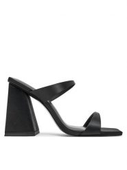 Just Cavalli Klapki 76RA3S40 Czarny. Czarne klapki damskie Just Cavalli, bez wzorów, z materiału, bez obcasa, bez zapięcia. Za 1,339.00 zł.