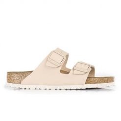 Klapki damskie Birkenstock Arizona. Brązowe klapki damskie Birkenstock, bez wzorów, z materiału, bez obcasa, bez zapięcia. Za 409.95 zł.