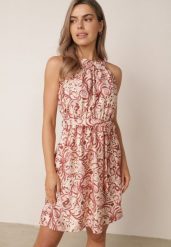 Różowa Wiskozowa Sukienka z Dekoltem Typu Halter i Abstrakcyjnym Wzorem Veraria. Czerwone sukienki damskie Born2be, bez wzorów, z wiskozy, bez ramiączek. Za 79.99 zł.