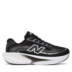 Buty do biegania New Balance. Czarne obuwie sportowe damskie New Balance, bez zapięcia, do biegania. Za 649.99 zł.
