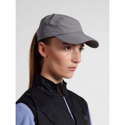 Czapka 5-panelowa Newline. Szare czapki damskie Newline, bez wzorów. Za 157.50 zł.