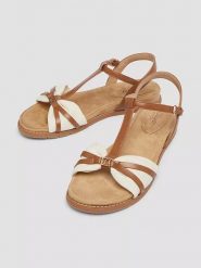 S.Oliver Sandały w kolorze jasnobrązowo-kremowym rozmiar: 40. Brązowe sandały damskie S.Oliver, bez wzorów, z otwartym noskiem, bez obcasa, bez zapięcia. Za 171.28 zł.