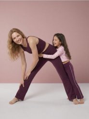 Sportowe legginsy flare Active - czerwony. Czerwone legginsy sportowe damskie Sinsay, l, bez wzorów, na fitness i siłownię. Za 49.99 zł.