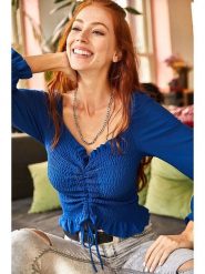 Trendyol Bluzka w kolorze niebieskim rozmiar: S. Niebieskie bluzki damskie Trendyol, s, bez wzorów, bez kołnierzyka, bez ramiączek. Za 52.99 zł.