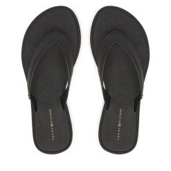 Japonki Tommy Hilfiger. Czarne klapki damskie Tommy Hilfiger, bez wzorów, bez obcasa, bez zapięcia. Za 189.99 zł.