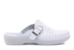 INBLU AE-01 001 biały, klapki damskie. Białe klapki damskie Inblu, w ażurowe wzory, bez obcasa, bez zapięcia. Za 44.99 zł.