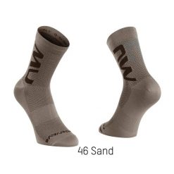 Skarpety rowerowe NORTHWAVE Extreme Air Mid Sock. Żółte skarpetki damskie Northwave, bez wzorów, z dzianiny. Za 120.00 zł.