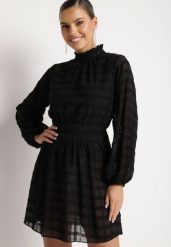 Czarna Połyskująca Sukienka o Rozkloszowanym Kroju ze Stójką i Elastyczną Gumką w Pasie Venaraelle. Czarne sukienki damskie Born2be, z aplikacjami, klasyczne, bez ramiączek. Za 89.99 zł.