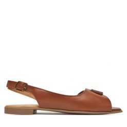 Sandały Lasocki. Brązowe sandały damskie Lasocki, bez wzorów, bez obcasa, na płaskiej podeszwie, bez zapięcia. Za 159.99 zł.
