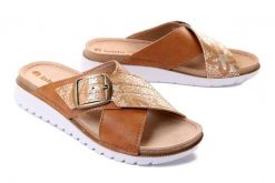 INBLU CN-32 camel, klapki damskie. Brązowe klapki damskie Inblu, bez wzorów, bez obcasa, bez zapięcia. Za 62.94 zł.