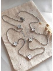 Miu Silver Srebrny naszyjnik z elementami ozdobnymi - dł. 60 cm rozmiar: onesize. Białe naszyjniki damskie Miu Silver, z perłą, srebrne. Za 240.99 zł.