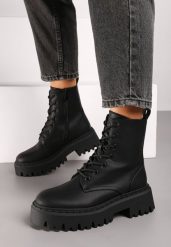 Czarne Botki Workery na Grubej Podeszwie ze Sznurowaniem Sailia. Czarne botki damskie Born2be, z jeansu, klasyczne, bez obcasa, na płaskiej podeszwie, bez zapięcia. Za 139.99 zł.