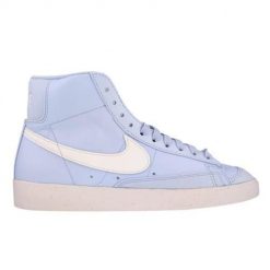 Buty do chodzenia damskie Nike Blazer Mid '77. Niebieskie obuwie sportowe damskie Nike, z materiału, bez zapięcia, trekkingowe. Za 723.00 zł.