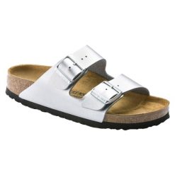 Klapki damskie Birkenstock Arizona BF. Szare klapki damskie Birkenstock, bez wzorów, z materiału, bez obcasa, bez zapięcia. Za 289.00 zł.