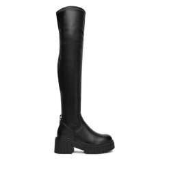 Muszkieterki DeeZee. Czarne kozaki damskie DeeZee, bez obcasa, na płaskiej podeszwie, bez zapięcia. Za 249.99 zł.