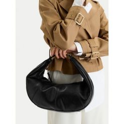 Torebka GINO ROSSI. Czarne torebki klasyczne damskie Gino Rossi, bez dodatków. Za 249.99 zł.